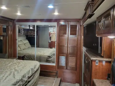 2018 Fleetwood Pace Arrow® LXE 38F photo 18