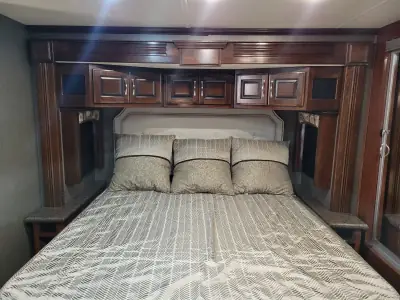 2018 Fleetwood Pace Arrow® LXE 38F photo 16