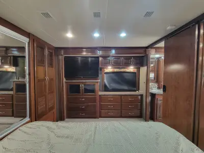 2018 Fleetwood Pace Arrow® LXE 38F photo 17