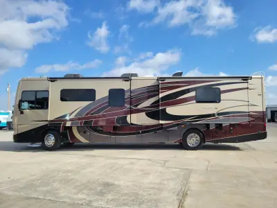 2018 Fleetwood Pace Arrow® LXE 38F photo 2