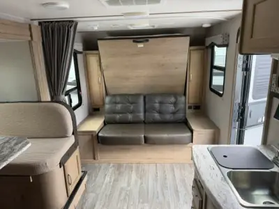 2019 Winnebago Micro Minnie 2108DS photo 17