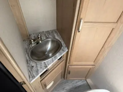 2019 Winnebago Micro Minnie 2108DS photo 15