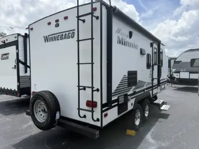 2019 Winnebago Micro Minnie 2108DS photo 8