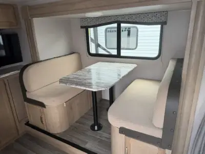 2019 Winnebago Micro Minnie 2108DS photo 12
