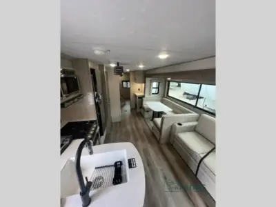 2026 Coachmen Catalina Legacy Edition 323BHDSCK photo 4