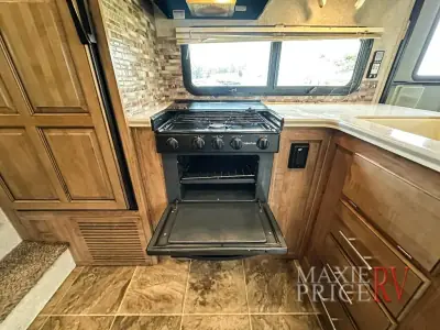 2017 Forest River Rockwood Ultra Lite 2440WS photo 13