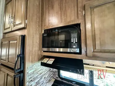 2017 Forest River Rockwood Ultra Lite 2440WS photo 15
