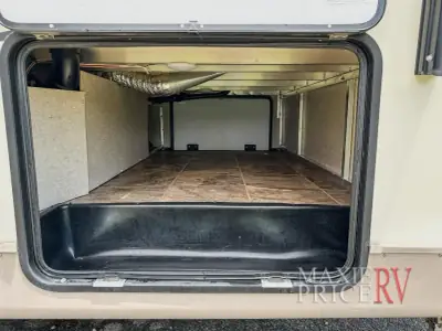 2017 Forest River Rockwood Ultra Lite 2440WS photo 3