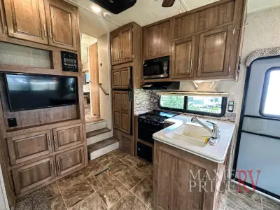 2017 Forest River Rockwood Ultra Lite 2440WS photo 11