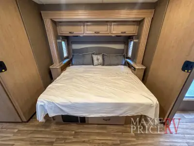 2018 Thor Motor Coach ACE 32.1 photo 35