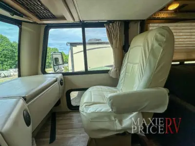 2018 Thor Motor Coach ACE 32.1 photo 19