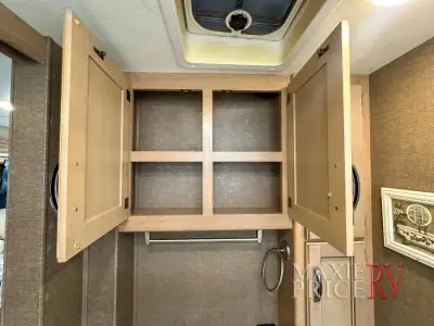 2018 Thor Motor Coach ACE 32.1 photo 33