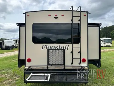 2019 Forest River Flagstaff Super Lite 29RSWS photo 9
