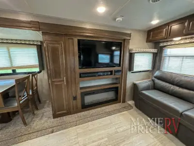 2019 Forest River Flagstaff Super Lite 29RSWS photo 17