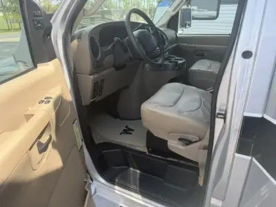 2008 Winnebago Aspect 26A photo 5