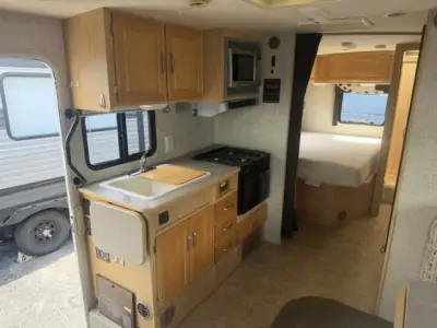 2008 Winnebago Aspect 26A photo 14