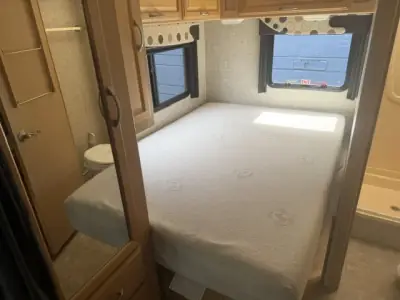 2008 Winnebago Aspect 26A photo 18