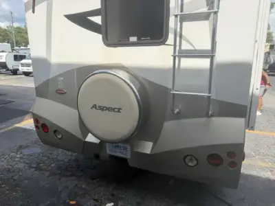 2008 Winnebago Aspect 26A photo 7