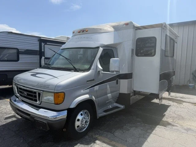 2008 Winnebago Aspect 26A exterior