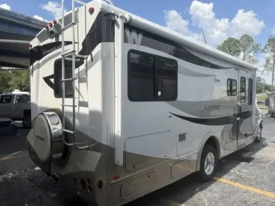 2008 Winnebago Aspect 26A photo 8