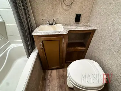 2018 Coachmen Catalina SBX 221TBS photo 24