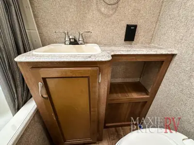 2018 Coachmen Catalina SBX 221TBS photo 28
