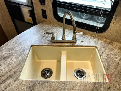 2018 Coachmen Catalina SBX 221TBS photo 15