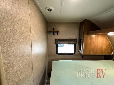 2018 Coachmen Catalina SBX 221TBS photo 31
