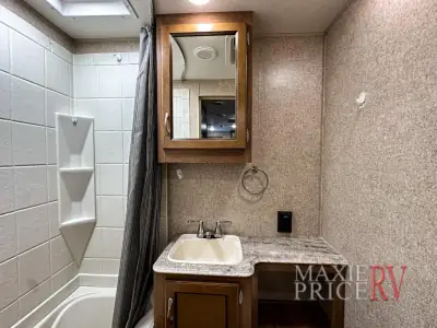 2018 Coachmen Catalina SBX 221TBS photo 25