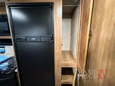 2018 Coachmen Catalina SBX 221TBS photo 19