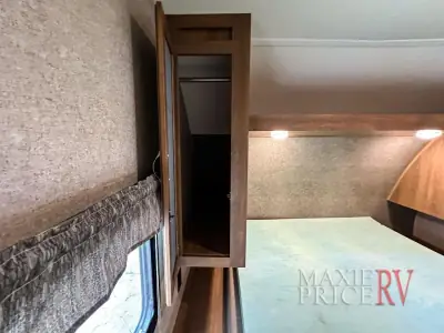2018 Coachmen Catalina SBX 221TBS photo 34
