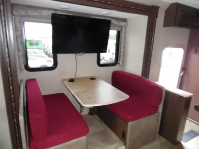 2018 Thor Motor Coach WINDSPORT 31Z photo 9