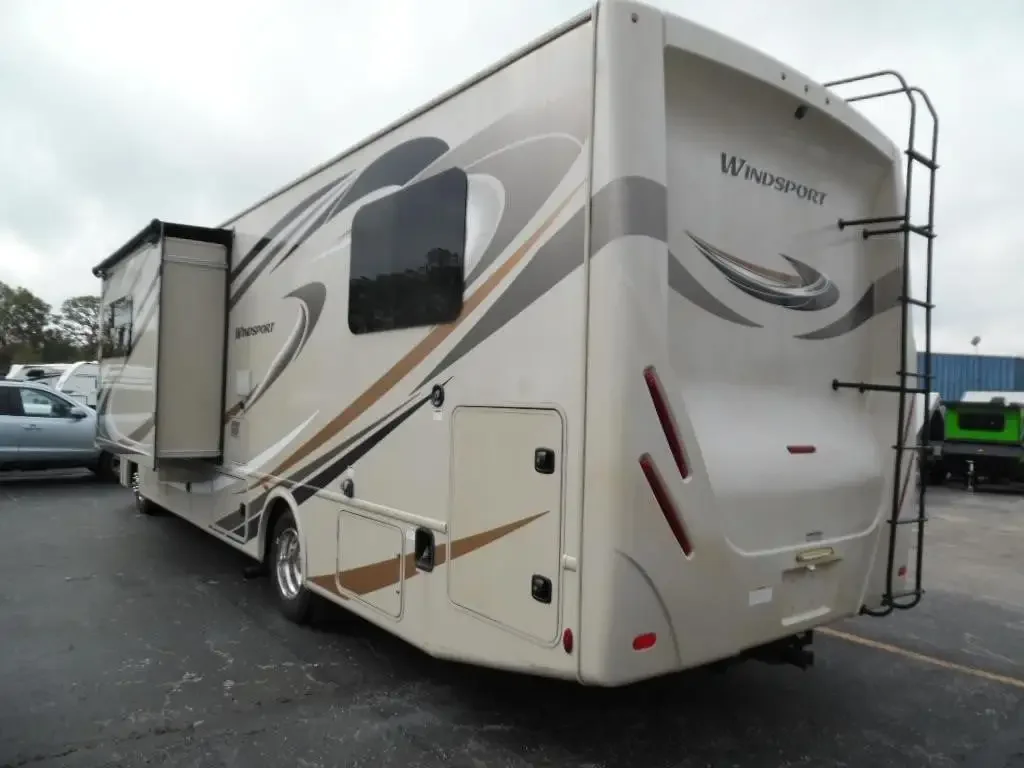 2018 Thor Motor Coach WINDSPORT 31Z exterior