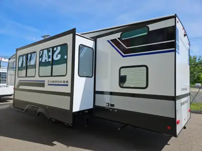 2027 Forest River Cherokee Arctic Wolf 285OPT photo 10