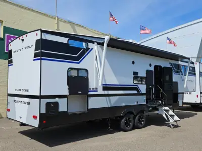 2027 Forest River Cherokee Arctic Wolf 285OPT photo 4
