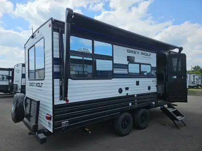 2027 Forest River Cherokee Grey Wolf 20RDSE photo 9