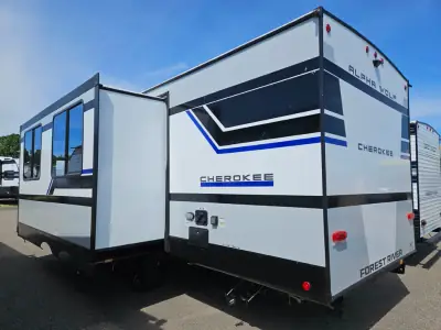 2027 Forest River Cherokee Alpha Wolf 27BHX photo 5