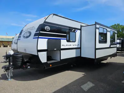 2027 Forest River Cherokee Alpha Wolf 27BHX photo 4