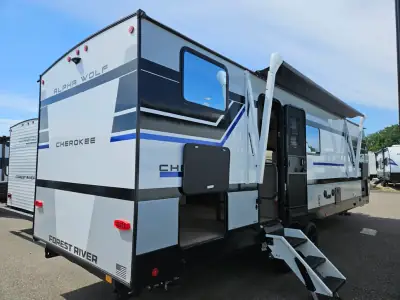 2027 Forest River Cherokee Alpha Wolf 27BHX photo 6