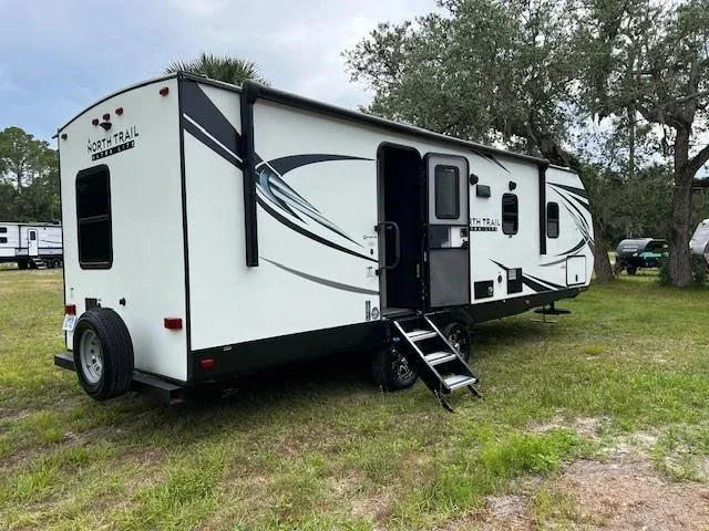 2021 Heartland NORTH TRAIL ULTRA LITE 24DBS exterior