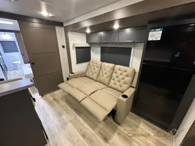 2027 Forest River Grand Surveyor 268FKBS photo 36