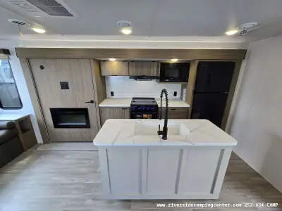 2027 Forest River Salem 27RLHD photo 10
