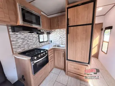 2021 Pacific Coachworks Surf Side 28FSB photo 14
