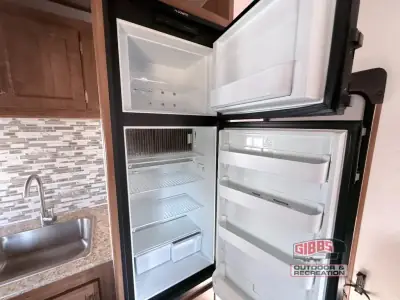 2021 Pacific Coachworks Surf Side 28FSB photo 19