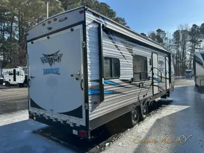 2018 Forest River Vengeance Rogue 25V photo 5