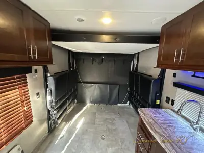 2018 Forest River Vengeance Rogue 25V photo 12