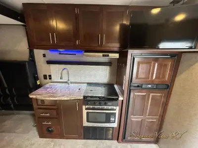 2018 Forest River Vengeance Rogue 25V photo 11