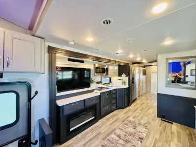 2025 Thor Motor Coach INCEPTION 38DA photo 10