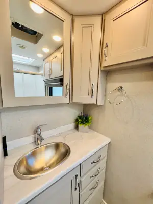 2025 Thor Motor Coach INCEPTION 38DA photo 16