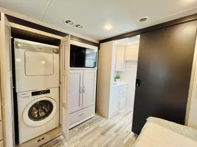2025 Thor Motor Coach INCEPTION 38DA photo 14